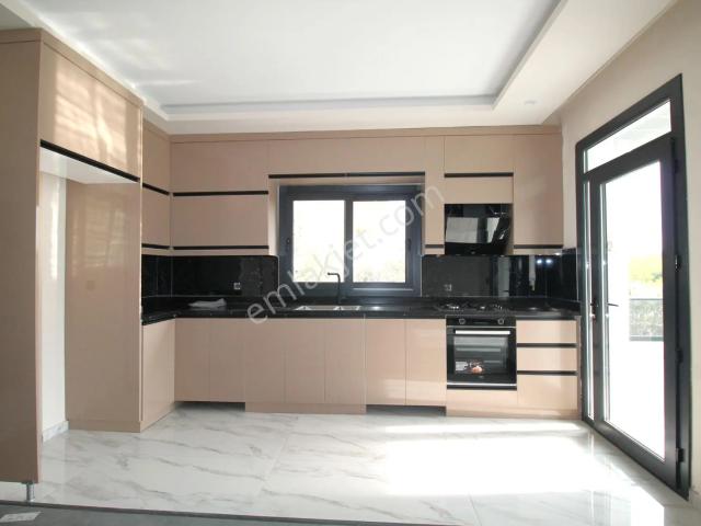 Retro’dan Hayalini Kurduğunuz Tarz Ve Şık Kiralık 4+1 Villa