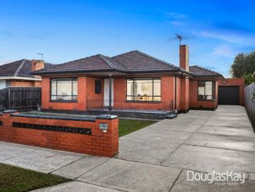 Retro Revival. Striking Street Profile. Only 500m to Ardeer Station