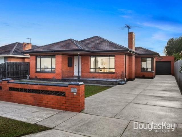 Retro Revival. Striking Street Profile. Only 500m to Ardeer Station
