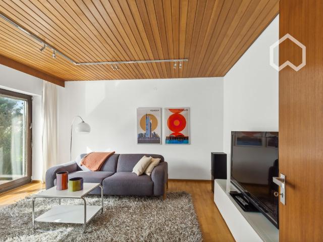 retro style, renovated apartment with south balcony in Sachsenhausen Süd, Frankfurt Amsterdam Apartments for Rent