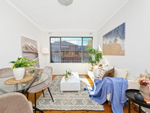 Revamped ground floor apartment in a convenient location