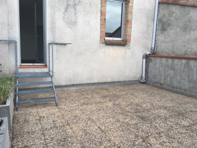 REVEL Appartement T4 centre ville 1er étage terrasse