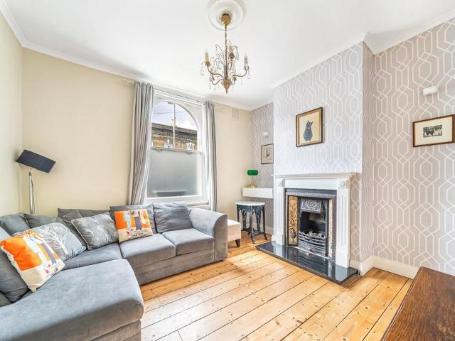 Reverdy Road, London, SE1 1 bed flat to rent £3,300 pcm £762 pw