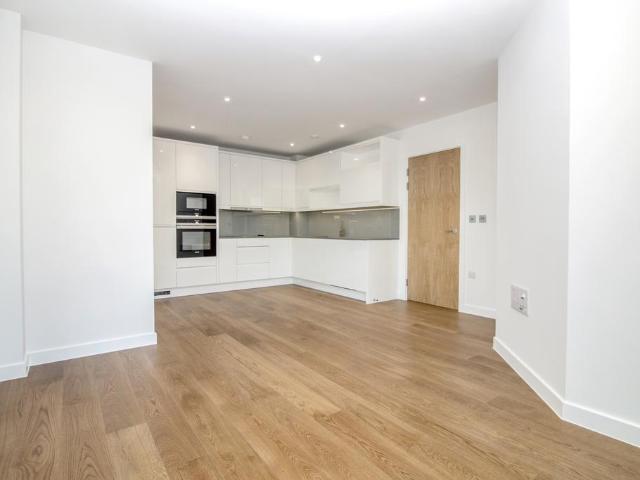 Reverence House, 8 Lismore Boulevard. 2 bed flat to rent £2,253 pcm £520 pw