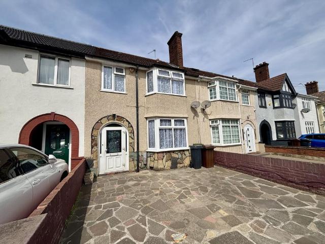 Review Road, Dagenham, RM10 3 bed terraced house to rent £2,300 pcm £531 pw