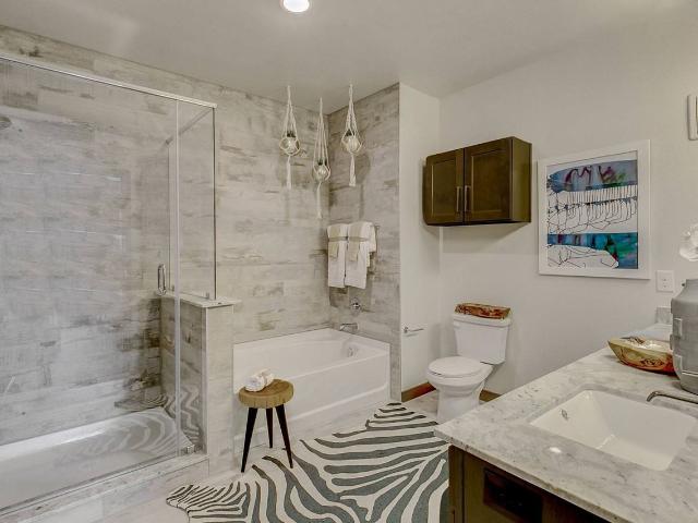 Revl Crockett Row Studio Apartment for Rent at 3001 Crockett St, Fort Worth, TX 76107 Cultural District