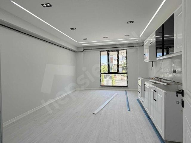 REVOS HAVUZLARDA VİLLALAR BÖLGESİNDE 1+1 DAİRE