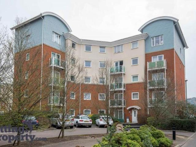 Reynolds Avenue, Reynolds Avenue, 16 Reynolds Avenue, Redhill RH1, 2 bed flat to rent, £1,550 pcm | PrimeLocation
