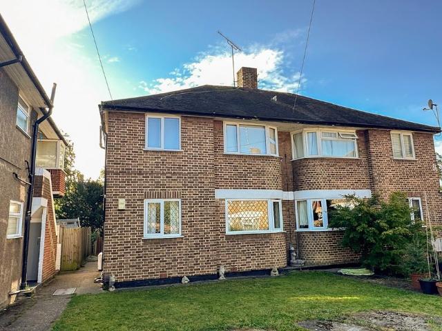 Reynolds Close, Carshalton, Surrey. SM5, 2 bed maisonette to rent, £1,495 pcm | PrimeLocation