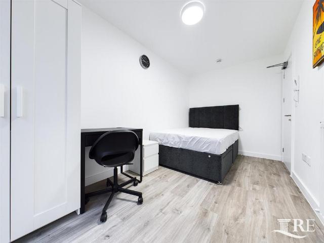 Reynolds Drive, Edgware. HA8 5PY House share to rent £825 pcm £190 pw