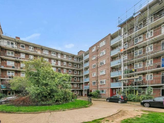 Reynolds House, Approach Road. 1 bed flat to rent £1,850 pcm £427 pw