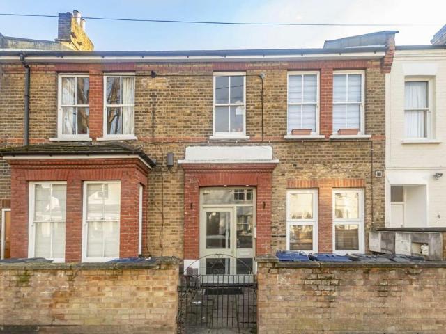 Reynolds Road, London W4 1 bed flat to rent £1,600 pcm £369 pw