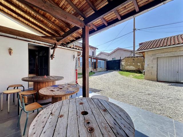 Reyrieux Maison familiale à rénover de 157 m2 avec studio in. 158m² Reyrieux