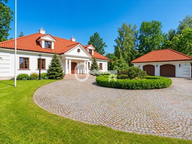 Rezydencja dworkowa 360 m² na 5300 m² działki polecam