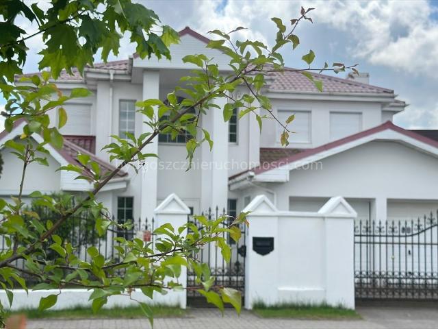 Rezydencja 190 m2 z ogrodem i garażem w Miedzyniu