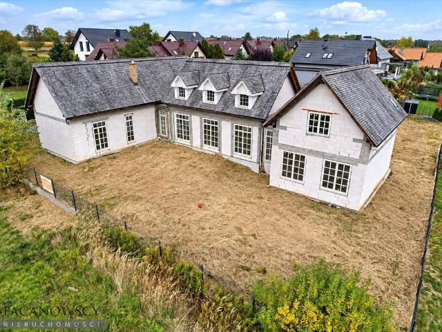 Rezydencja 246 m² w Bibicach stan surowy zamknięty