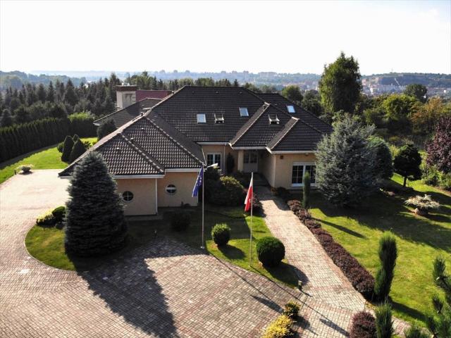 Rezydencja 399 m² z dużą działką i nowoczesnym wyposażeniem