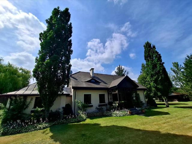 Rezydencja 300 m² z ogrodem 9700 m² luksus i prywatność