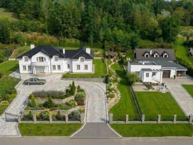 Rezydencja 450 m² w Kielnarowej polecam