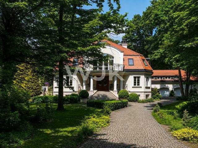 Rezydencja 902 m² z basenem i ogrodem zapraszam