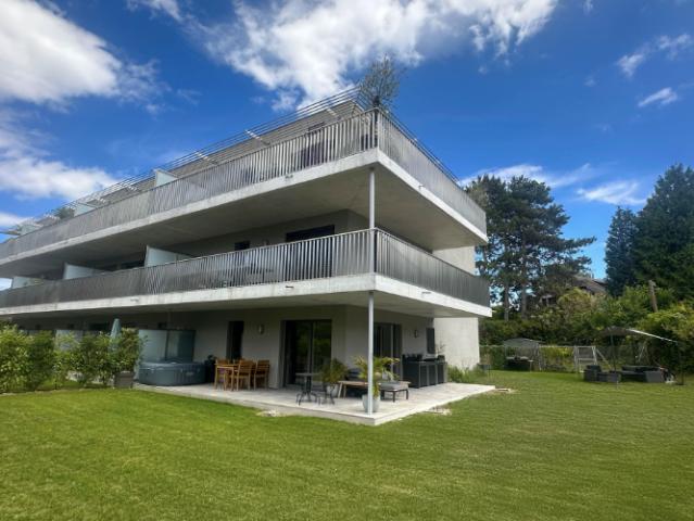 Rez de chaussée avec jardin privatif