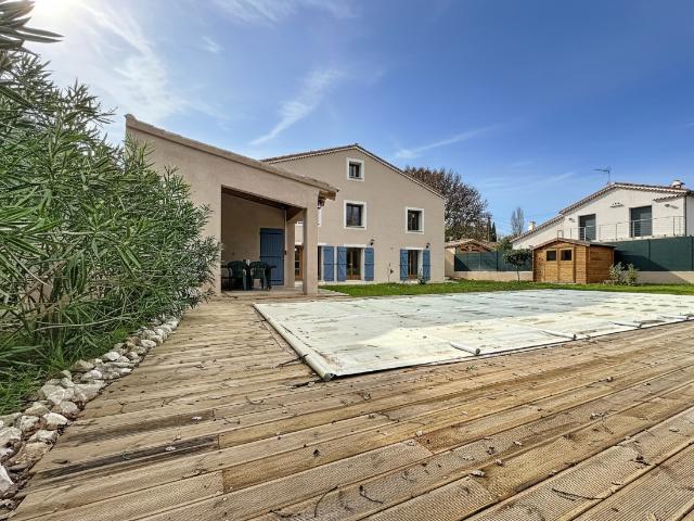 Rez de jardin meublé avec piscine