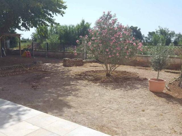 REZ DE JARDIN DE TYPE 4 de 90 M² avec jardin privatif de 400 m²