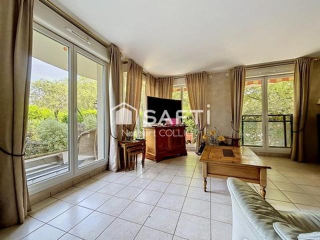 Rez de jardin de 101m2, terrasse, 2 parkings