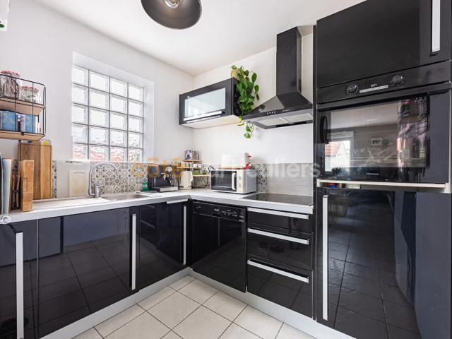 REZE APPARTEMENT T4 DUPLEX 83 M2 2 CHAMBRES STATIONNEMENT GRENIERS