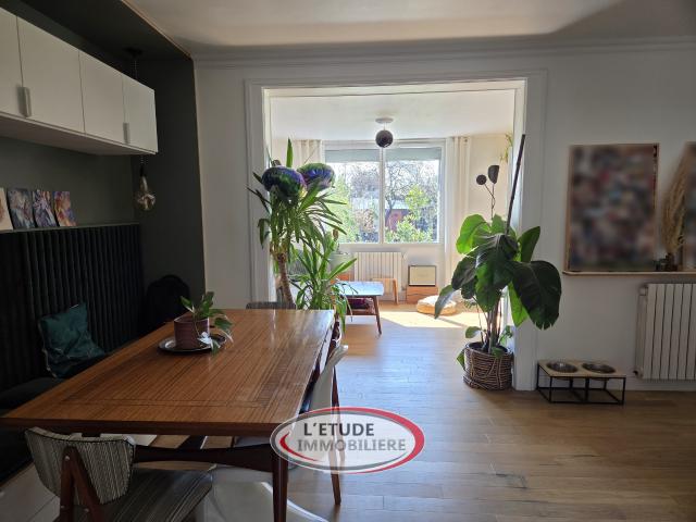 Rezé Trocardière: bien atypique et coup de coeur ! 101 m2 habitables, jardin buccolique, terrasse et annexes
