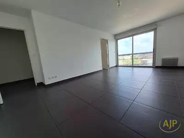 Rezé 44400 Location appartement 3 pièces t3 au dernier étage balcon