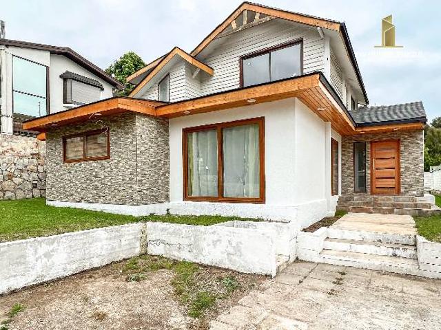 REÑACA. ARRIENDO CASA DE 4D 3B EN SECTOR TRANQUILO Y SEGURO