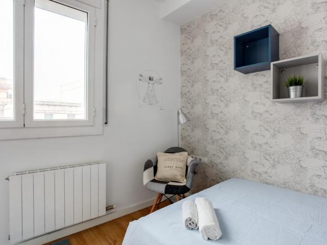 RH12 R1 Alluring double bedroom in typical Vila de Gràcia