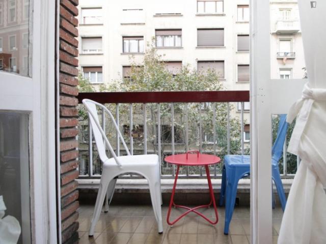RH3 R7 Double bedroom, with balcony, in 18 bedroom apartment