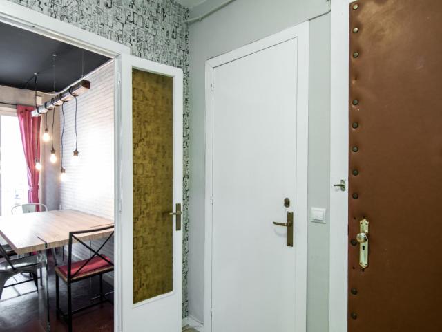 RH7 R4 Admirable double bedroom in a 4 bedroom flat, in el Barri Gòtic