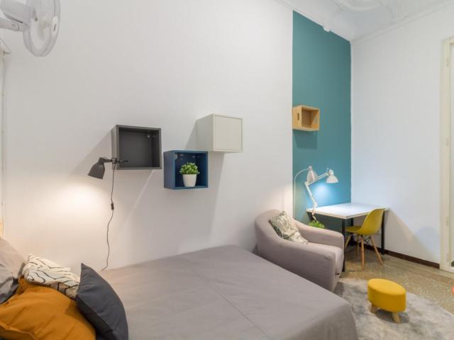 RH8A R8 Charming double bedroom near Lesseps metro station