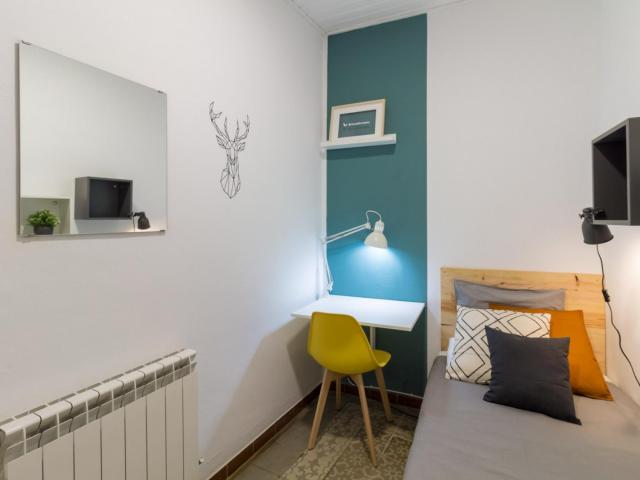 RH8A R1 Neat single bedroom near Vila de Gracia
