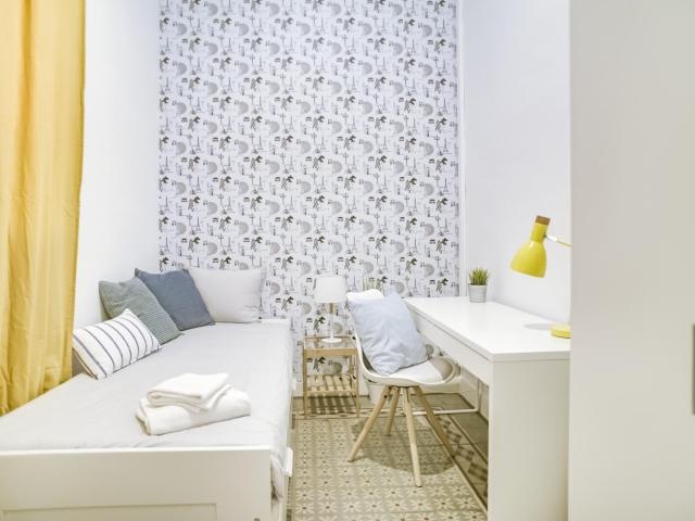 RH9 R5 Appealing single bedroom, bordering Dreta de l'Eixample