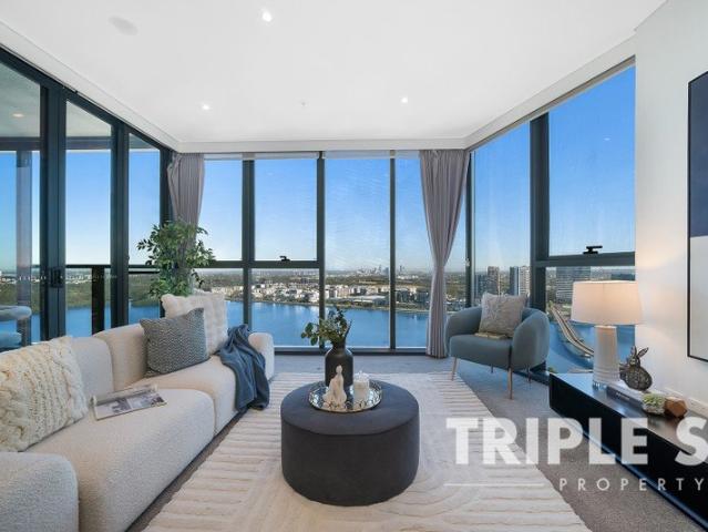 Rhodes Central Tower B 2bedroom & Stunning breathtaking water view & Natural light throughout & Super convenient location with everything