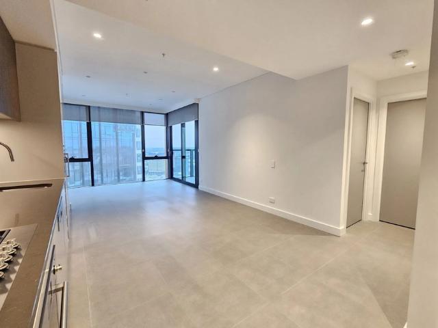 Rhodes Central One bedroom & Stunning breathtaking water view & Natural light throughout & Super convenient location with everything