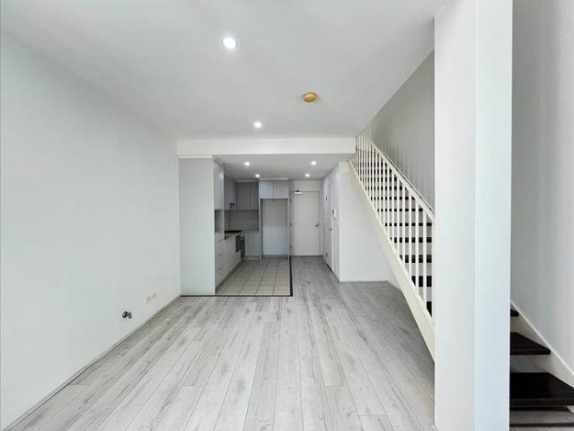 Rhodes High Rise Waterfront 2B2B |Spacious Layout with Stunning Views