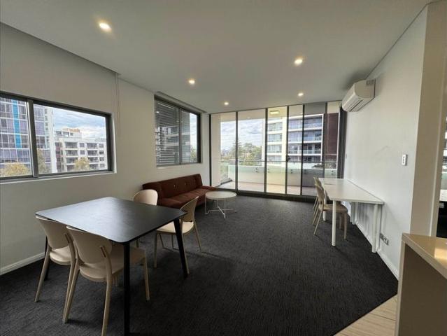 Rhodes High Rise Waterfront 2B2B |Spacious Layout with Stunning Views