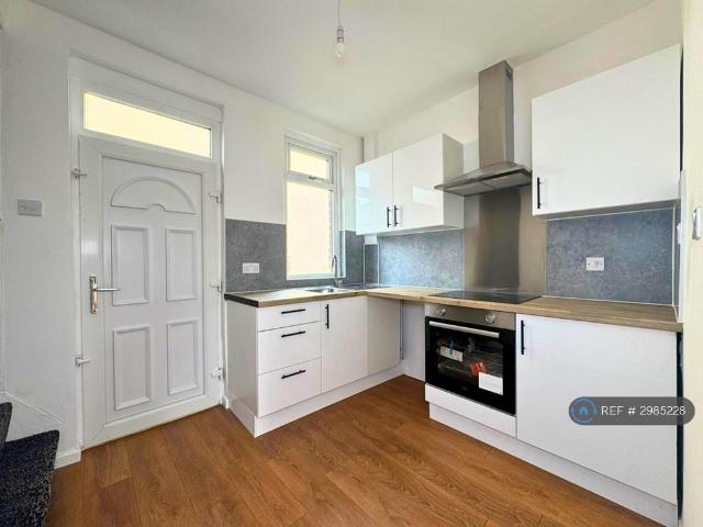 Rhodes Terrace, Barnsley, S70 2 bed terraced house to rent £695 pcm £160 pw