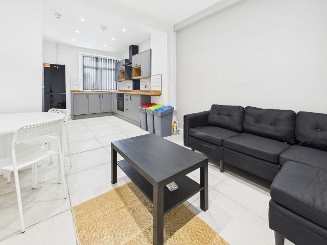 Rhondda Street, Swansea, SA1 6 bed terraced house to rent £2,640 pcm £609 pw