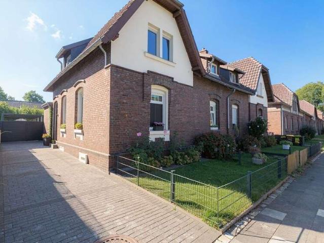 Rheinendhaus Sanierte Perle mit Sauna, Klima und großem Garten