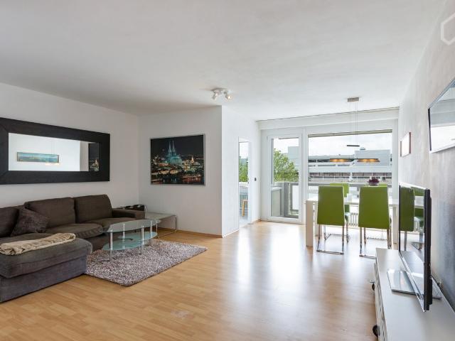 Rhine Center Shopping, bright App. with new kitchen, sunny balcony, close to public transportation, incl. parking, Koln Amsterdam Apartments for Rent