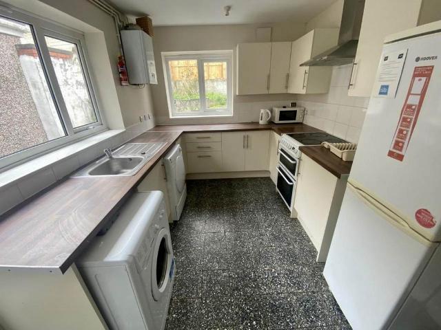 Rhyddings Park Road, Brynmill, Swansea 4 bed house to rent £1,700 pcm £392 pw