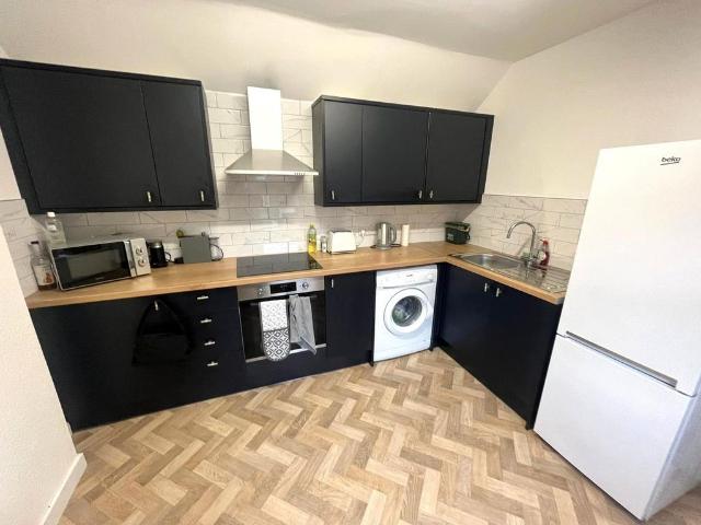Rhyddings Terrace, Brynmill, SA2 2 bed flat to rent £1,150 pcm £265 pw