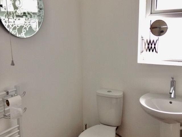 Rhyddings Terrace, Brynmill, Swansea SA2 0DR StudentDigz Ltd
