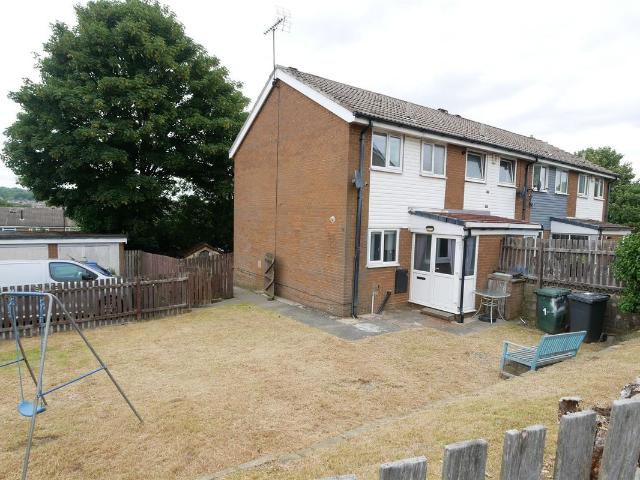 Rhylstone Mount, Bradford BD7, 2 bed property to rent, £750 pcm | PrimeLocation